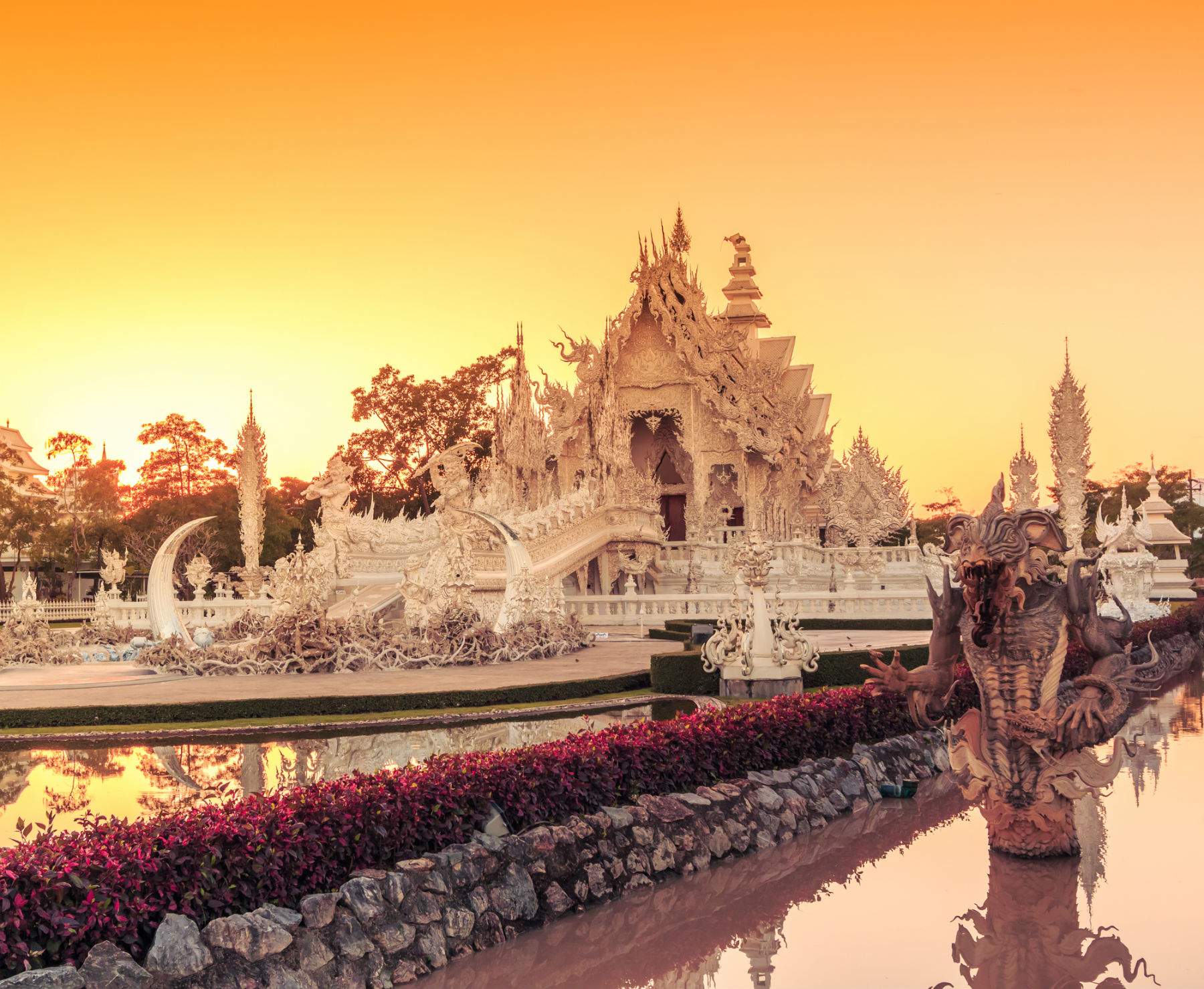 Wat Rong Khun Temple, Chiang Rai Province, Thailand без смс