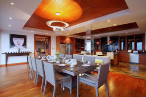 villa yang som dining area