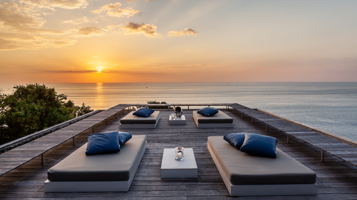 5-luxury-villas-in-thailand-with-incredible-rooftop-viewing-decks