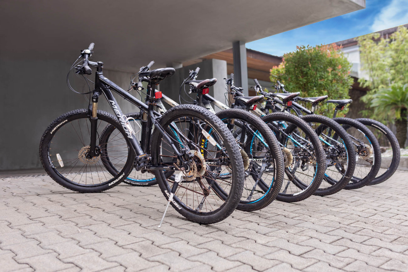 Six bicycles are parked outside a villa. 