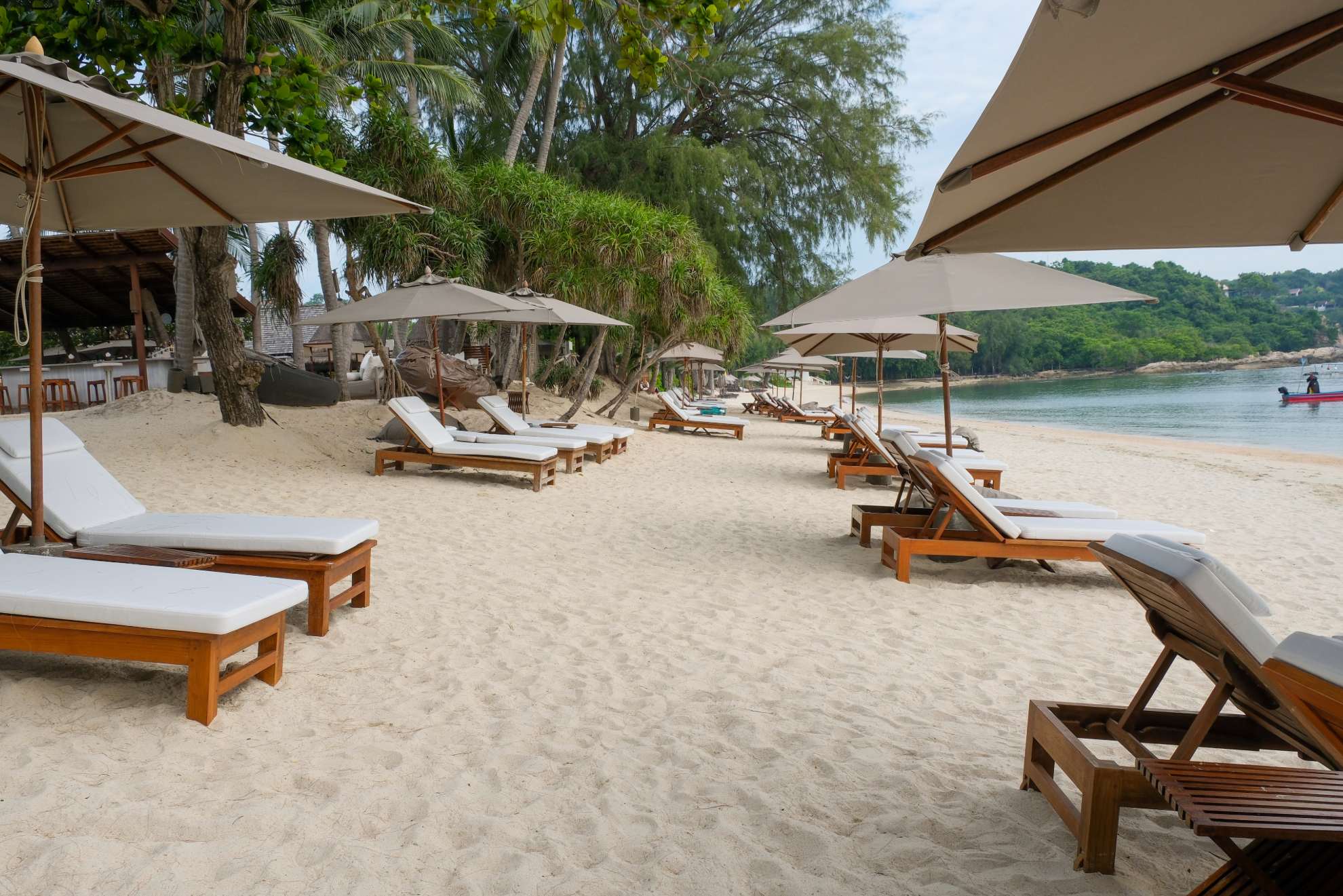 The peaceful and laid-back vibe of Choeng Mon Beach