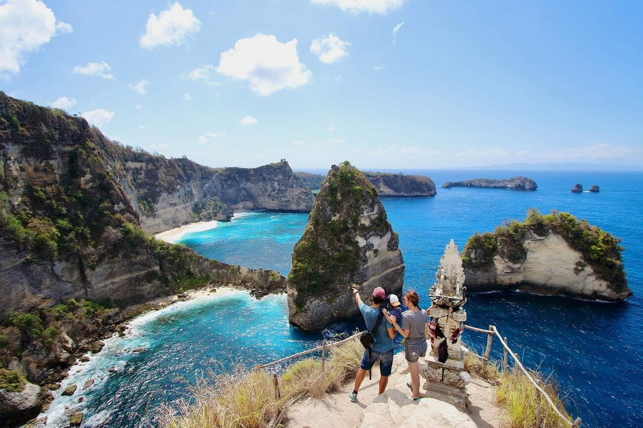 A familiy touring in Nusa Penida in Bali