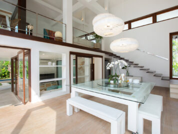 Villa Suriya - Indoor dining area