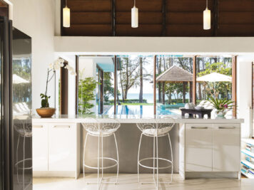 Villa Suriya Koh Samui - Bar and kitchen area