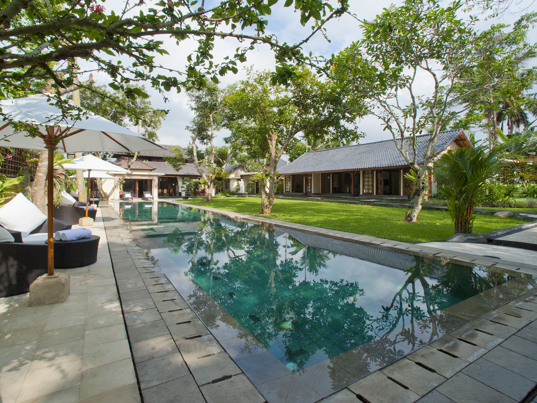 01-Villa San - View of villa from bale