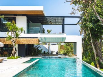 03-Villa-Nica-The-sun-deck-with-a-gorgeous-view-the-pool