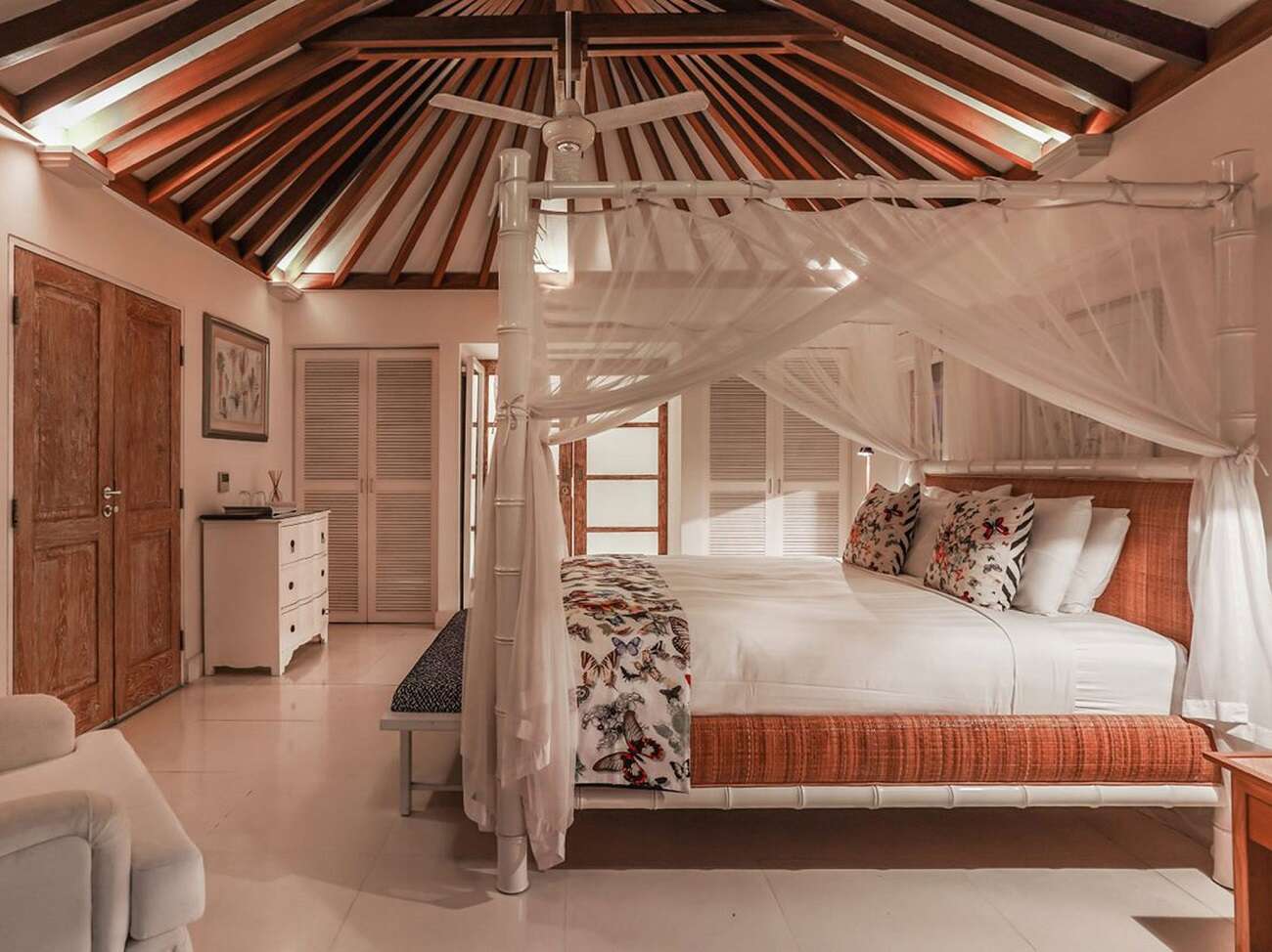 031-Villa-Jajaliluna-Guest-Bedroom