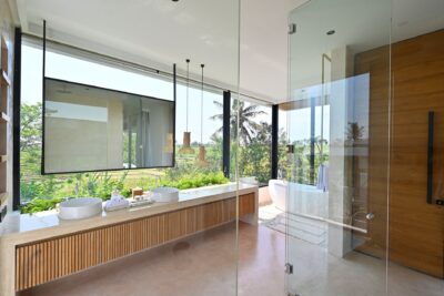 10-Villa-Nica-Gorgeous-en-suite-bathroom-overlooking-the-fields