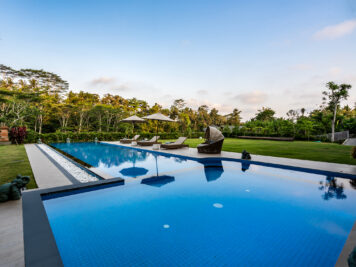 14-Pala-Ubud-Villa-Agung-Relaxing-pool-area