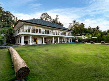15-Pala-Ubud-Villa-Agung-Expansive-lawn-area-perfect-for-any-celebration