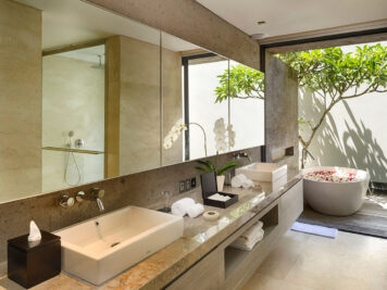 24-Sohamsa-Estate-Villa-Hamsa-Guest-bedroom-two-bathroom