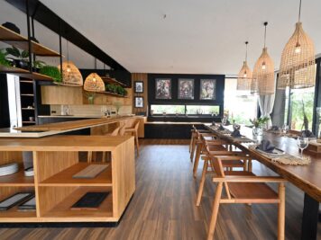 35-Villa-Nica-A-generous-dining-area-that-seats-10