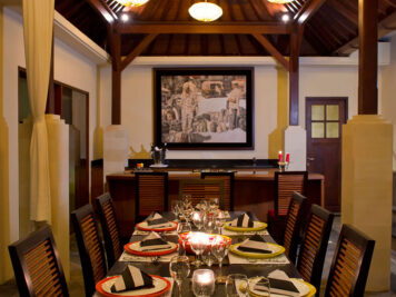 Villa San - Dining at night